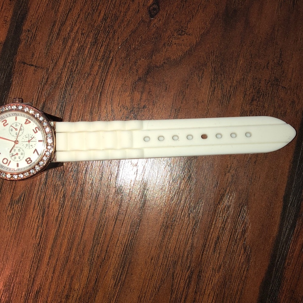 Watch - Picture 4 of 4